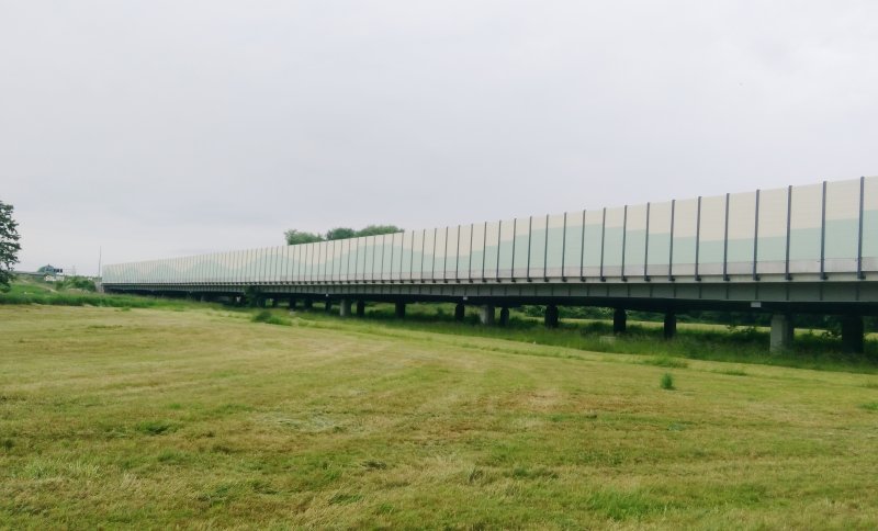 SOKP 512 Vestec - plastová absorpční protihluková stěna