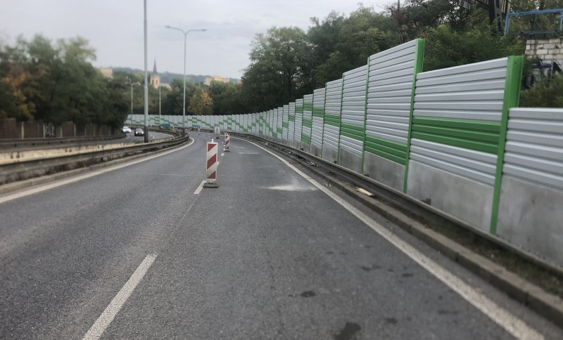 Hliníková protihluková stěna Praha, Průmyslová ul.