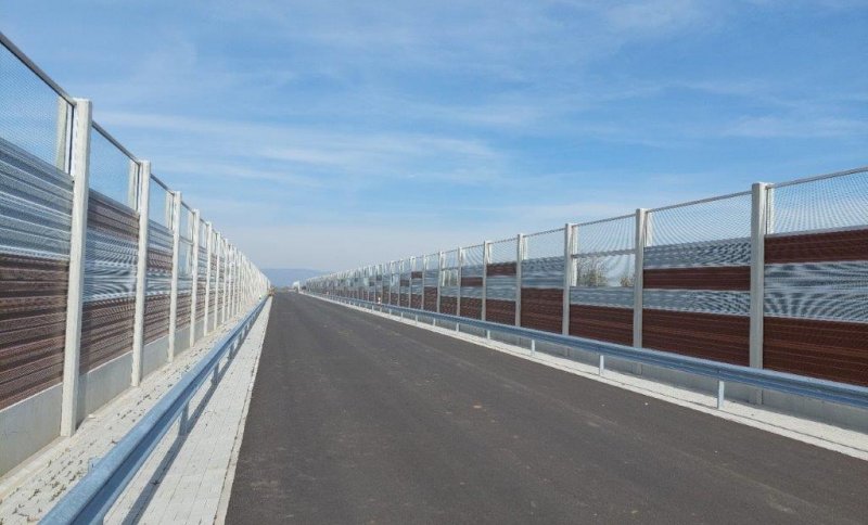 Hliníková protihluková stěna Nová komunikace, Chomutov