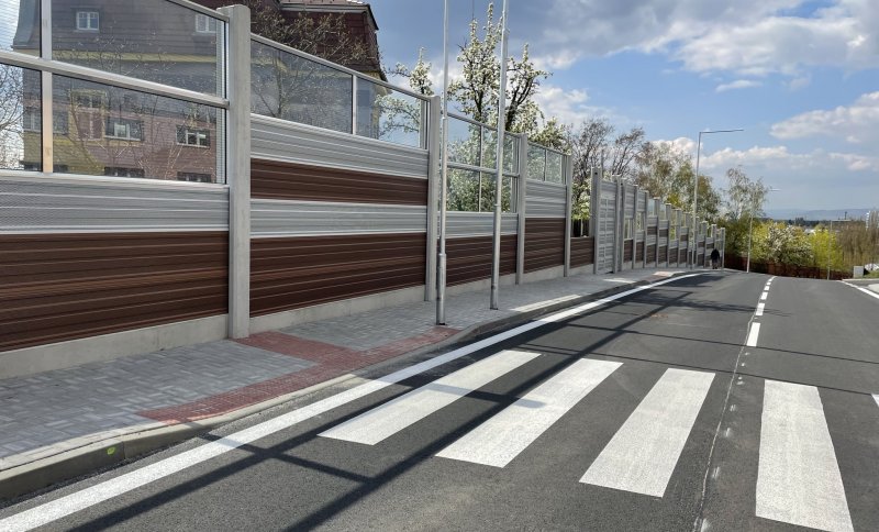 Hliníková protihluková stěna Nová komunikace, Chomutov