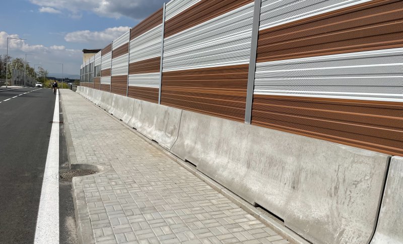 Hliníková protihluková stěna Nová komunikace, Chomutov